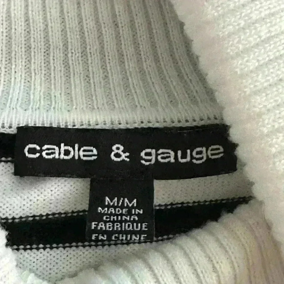 Cable & Gauge Women's Turtle Neck Sweater (S6) - Picture 5 of 6